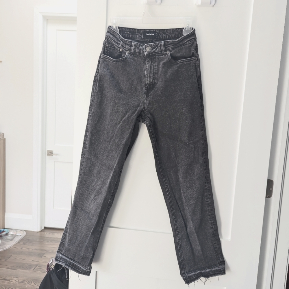 Frank & Oak straight petite jeans, grey/black wash